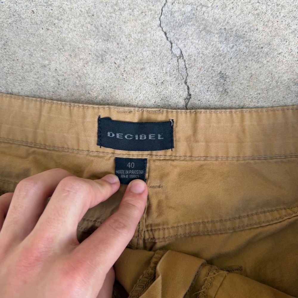 Decibel Tan Cargo Shorts Mens 40 Vintage Y2K Streetwear Baggy Oversized Workwear - Picture 4 of 7